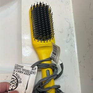 Drybar the Brush Crush - Heated straightening brush